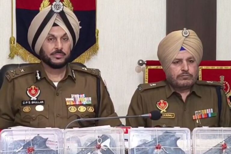 ਅੰਮ੍ਰਿਤਸਰ ਪੁਲਿਸ ਵੱਲੋਂ ਹਥਿਆਰ ਤਸਕਰੀ ਮਾਡਿਊਲ ਬੇਨਕਾਬ; ਦੋ ਤਸਕਰਾਂ ਨੂੰ ਸੱਤ ਆਧੁਨਿਕ ਹਥਿਆਰਾਂ ਸਮੇਤ ਕੀਤਾ ਕਾਬੂ