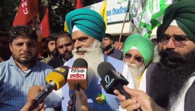 ਜਲੰਧਰ ਦੇ ਸ਼ਕਤੀ ਸਦਨ ਦੇ ਬਾਹਰ ਕਿਸਾਨਾਂ ਦਾ ਪ੍ਰਦਰਸ਼ਨ; ਬਿਜਲੀ ਬਿੱਲ ਰੱਦ ਕਰਵਾਉਣ ਲਈ ਕੀਤੀ ਨਾਅਰੇਬਾਜ਼ੀ;