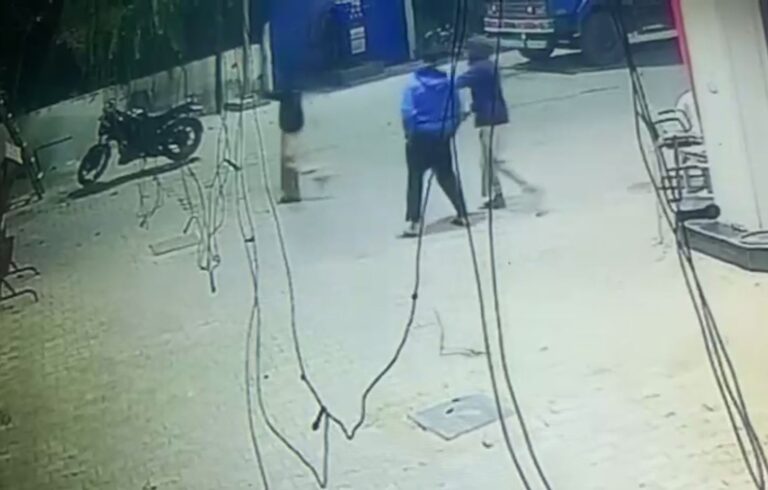 ਜਲੰਧਰ ’ਚ ਪੈਟਰੋਲ ਪੰਪ ’ਤੇ ਲੁਟੇਰਿਆਂ ਦਾ ਧਾਵਾਂ; ਬੰਦੂਕ ਦਿਖਾ ਕੇ 2 ਲੱਖ ਲੈ ਕੇ ਹੋਏ ਫਰਾਰ; ਤਸਵੀਰਾਂ ਵਾਇਰਲ, ਪੁਲਿਸ ਕਰ ਰਹੀ ਜਾਂਚ