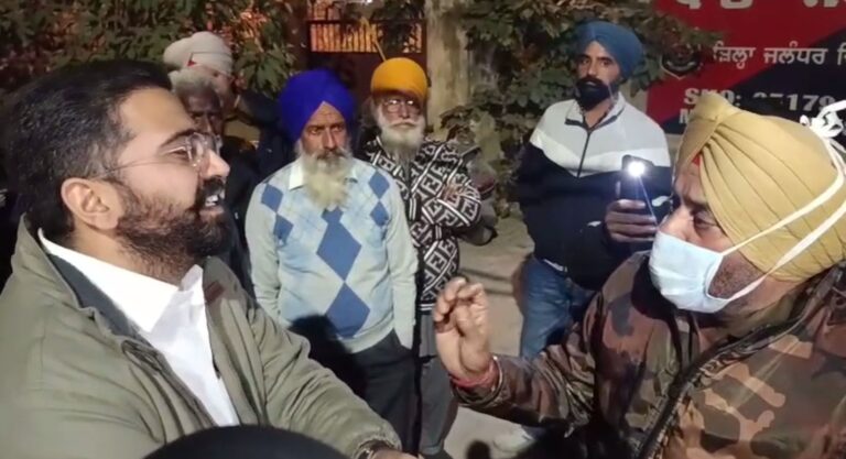 ਜਲੰਧਰ ਦੇ ਥਾਣਾ ਮਕਸੂਦਾ ਦੇ ਬਾਹਰ ਹੰਗਾਮਾ; ਬਿਨਾਂ ਮਹਿਲਾ ਮੁਲਾਜ਼ਮ ਗ੍ਰਿਫਤਾਰੀ ਦੇ ਇਲਜ਼ਾਮ