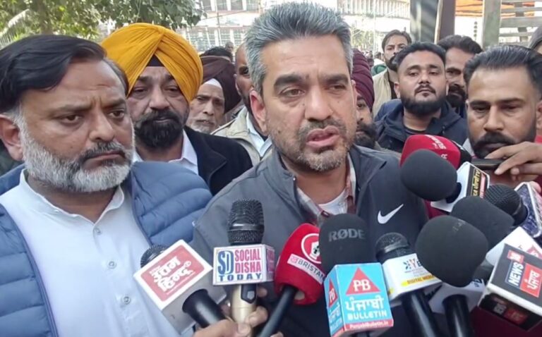 ਜਲੰਧਰ ’ਚ ਨਿਗਮ ’ਤੇ ਵਰ੍ਹੇ ਕਾਂਗਰਸੀ ਵਿਧਾਇਕ ਬਾਵਾ ਹੈਨਰੀ; ਹਾਰੇ ਉਮੀਦਵਾਰਾਂ ਨੂੰ ਅਹਿਮੀਅਤ ਦੇਣ ਦੇ ਲਾਏ ਇਲਜ਼ਾਮ