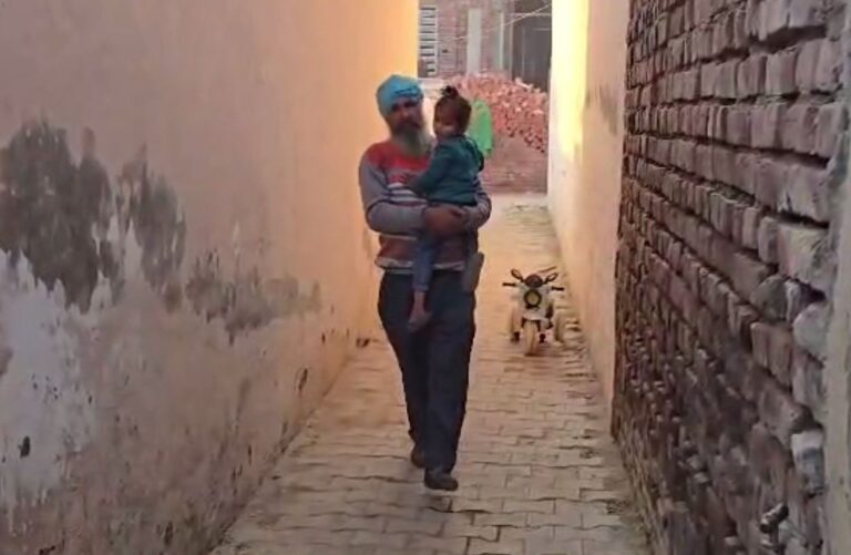 ਗੁਰਦਾਸਪੁਰ ਦੇ ਪਿੰਡ ਤੋਂ ਵਿਆਹੁਤਾ ਢਾਈ ਮਹੀਨੇ ਤੋਂ ਗਾਇਬ; ਪਰਿਵਾਰ ਨੇ ਪ੍ਰੇਮੀ ਨਾਲ ਜਾਣ ਦਾ ਪ੍ਰਗਟਾਇਆ ਸ਼ੱਕ; ਬੱਚਾ ਵਾਪਸ ਕਰਨ ਦੀ ਲਾਈ ਗੁਹਾਰ