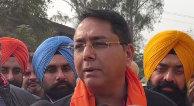 ਜੰਡਿਆਲਾ ਗੁਰੂ ਪਹੁੰਚੇ ਮੰਤਰੀ ਅਮਨ ਅਰੋੜਾ; ਚੋਣ ਰੈਲੀ ਨੂੰ ਕੀਤਾ ਸੰਬੋਧਨ; ਲੋਕਾਂ ਦਾ ਭਰਵਾਂ ਸਮਰਥਨ ਮਿਲਣ ਦਾ ਦਾਅਵਾ