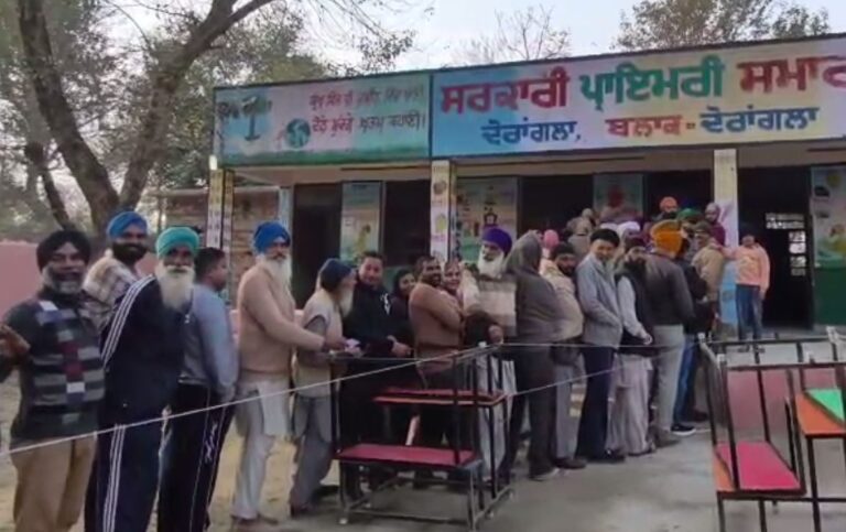 ਗੁਰਦਾਸਪੁਰ ਦੇ ਸਰਹੱਦੀ ਪਿੰਡ ’ਚ ਪਈਆਂ ਵੋਟਾਂ; ਲੋਕਾਂ ’ਚ ਵੇਖਣ ਨੂੰ ਮਿਲਿਆ ਭਾਰੀ ਉਤਸ਼ਾਹ