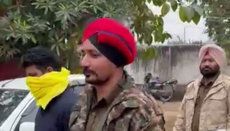 ਗੁਰਦਾਸਪੁਰ ਪੁਲਿਸ ਨੇ ਸੁਲਝਾਇਆ ਲੁੱਟ ਦਾ ਮਾਮਲਾ; ਸੇਲਜਮੈਨ ਨੇ ਖੁਦ ਰਚਿਆ ਸੀ ਲੁੱਟ ਦਾ ਡਰਾਮਾ