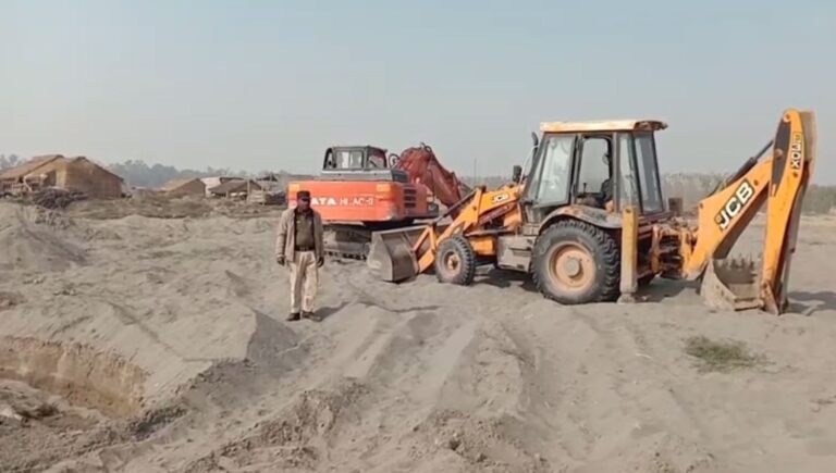 ਪਠਾਨਕੋਟ ਪੁਲਿਸ ਦਾ ਨਾਜਾਇਜ਼ ਮਾਇਨਿੰਗ ਖਿਲਾਫ਼ ਐਕਸ਼ਨ; ਚਾਰ ਪੋਕਲੇਨ ਮਸ਼ੀਨਾਂ ਤੇ ਇੱਕ ਜੇਸੀਬੀ ਮਸ਼ੀਨ ਜ਼ਬਤ