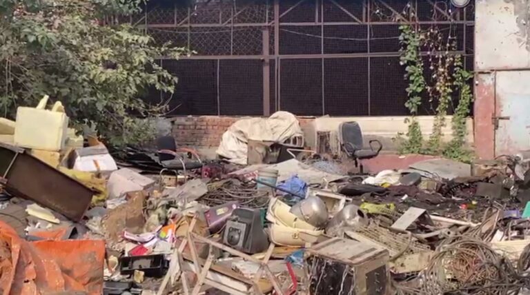 ਜਲੰਧਰ ’ਚ ਕਬਾੜ ਦੇ ਗੋਦਾਮ ’ਚ ਧਮਾਕਾ; ਧਮਾਕੇ ’ਚ ਇਕ ਦੀ ਮੌਤ, ਦੋ ਗੰਭੀਰ ਜ਼ਖਮੀ; ਨੇੜਲੇ ਘਰਾਂ ਦੀਆਂ ਹਿੱਲੀਆਂ ਕੰਧਾਂ, ਪੁਲਿਸ ਕਰ ਰਹੀ ਜਾਂਚ