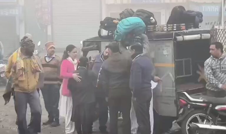 ਫਾਜਿਲਕਾ ’ਚ ਸਕੂਲੀ ਬੱਚਿਆਂ ਦੇ ਆਟੋ ਨੂੰ ਹਾਦਸਾ/ ਆਟੋ ਪਲਟਣ ਨਾਲ ਦੋ ਬੱਚਿਆਂ ਦੇ ਲੱਗੀਆਂ ਸੱਟਾਂ