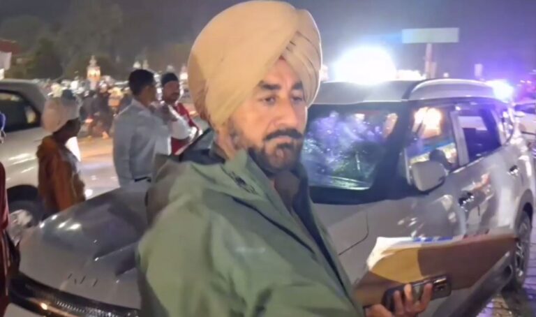 ਫਤਹਿਗੜ੍ਹ ਸਾਹਿਬ ’ਚ ਨਿਹੰਗ ਸਿੰਘਾਂ ਨੇ ਭੰਨੀ ਕਾਰ; ਗੱਡੀ ਨਾਲ ਮਾਮੂਲੀ ਟੱਕਰ ਬਾਅਦ ਕੀਤਾ ਹਮਲਾ; ਪੀੜਤ ਨੇ ਮੰਗਿਆ ਇਨਸਾਫ