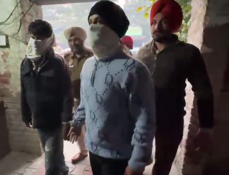 ਤਰਨ ਤਾਰਨ ਪੁਲਿਸ ਹੱਥੇ ਚੜ੍ਹੇ ਦੋ ਲੁਟੇਰੇ/ ਬੀਤੇ ਦਿਨੀਂ ਅੰਜ਼ਾਮ ਦਿੱਤੀਆਂ ਸੀ ਕਈ ਘਟਨਾਵਾਂ/ ਖਿਡੌਣਾ ਪਿਸਟਲ ਤੇ ਮਾਰੂ ਹਥਿਆਰ ਬਰਾਮਦ