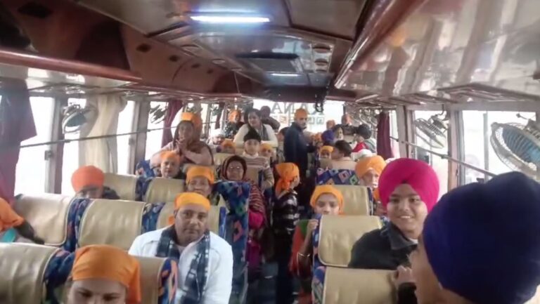 ਅੰਮ੍ਰਿਤਸਰ ਤੋਂ ਫਤਹਿਗੜ੍ਹ ਲਈ ਸੰਗਤ ਦੀਆਂ ਬੱਸਾਂ ਰਵਾਨਾ/ ਅਤੀ ਸਹੂਲਤਾਂ ਨਾਲ ਲੈਸ਼ 30 ਬੱਸਾਂ ਦਾ ਕਾਫਲਾ ਰਵਾਨਾ