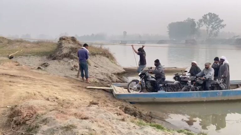 ਪਠਾਨਕੋਟ ’ਚ ਪੈਲਟੂਨ ਪੁੱਲ ਨਾ ਬਣਨ ਤੋਂ ਲੋਕ ਪ੍ਰੇਸ਼ਾਨ/ ਲੋਕਾਂ ਨੂੰ ਕਰਨਾ ਪੈ ਰਿਹਾ 45 ਕਿੱਲੋਮੀਟਰ ਵਧ ਸਫ਼ਰ/ ਤਾਸ਼ ਪੱਤਣ ’ਤੇ ਪੈਲਟੂਨ ਪੁੱਲ ਬਣਾਉਣ ਦੀ ਮੰਗ