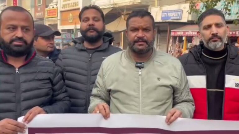 ਗੁਰਦਾਸਪੁਰ ’ਚ ਹਿੰਦੂ ਜਥੇਬੰਦੀਆਂ ਦਾ ਪ੍ਰਦਰਸ਼ਨ/ ਬੰਗਲਾਦੇਸ਼ ਦੀਆਂ ਘਟਨਾਵਾਂ ਖਿਲਾਫ਼ ਕੀਤੀ ਨਾਅਰੇਬਾਜ਼ੀ