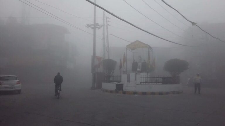 ਗੁਰਦਾਸਪੁਰ ਜ਼ਿਲ੍ਹੇ ਅੰਦਰ ਧੁੰਦ ਤੇ ਕੋਹਰੇ ਦਾ ਦੌਰ ਜਾਰੀ/ ਦਿਹਾੜੀਦਾਰ ਕਾਮਿਆਂ ਨੂੰ ਪੇਸ਼ ਆ ਰਹੀ ਮੁਸ਼ਕਲ