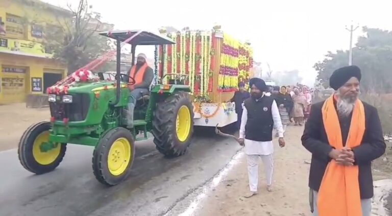 ਗੁਰਦਾਸਪੁਰ ਦੇ ਪਿੰਡ ਆਲੇ ਚੱਕ ਵਿਖੇ ਸਜਾਇਆ ਨਗਰ ਕੀਰਤਨ/ ਇਲਾਕੇ ਦੀ ਸੰਗਤ ਨੇ ਹੁੰਮ-ਹੁੰਮਾ ਕੇ ਕੀਤੀ ਸ਼ਿਰਕਤ