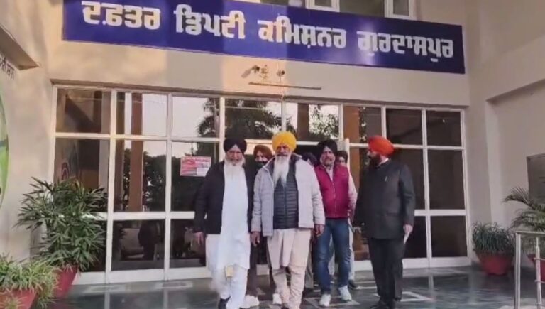 ਗੁਰਦਾਸਪੁਰ ਡੀਸੀ ਨੂੰ ਮਿਲੇ ਸੁੱਚਾ ਸਿੰਘ ਲੰਗਾਹ; ਉਮੀਦਵਾਰਾਂ ਨੂੰ ਪ੍ਰੇਸ਼ਾਨ ਕਰਨ ਦੇ ਲਾਏ ਇਲਜ਼ਾਮ