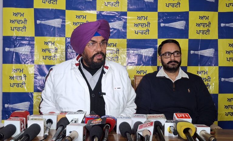 ਕੇਂਦਰ ਖਿਲਾਫ਼ ਵਿਧਾਇਕ ਕੁਲਦੀਪ ਧਾਲੀਵਾਲ ਦੀ ਪ੍ਰੈੱਸ ਕਾਨਫਰੰਸ/ ਮਨਰੇਗਾ ਨੂੰ ਲੈ ਕੇ ਕੇਂਦਰ ਸਰਕਾਰ ’ਤੇ ਕੀਤਾ ਸ਼ਬਦੀ ਹਮਲਾ