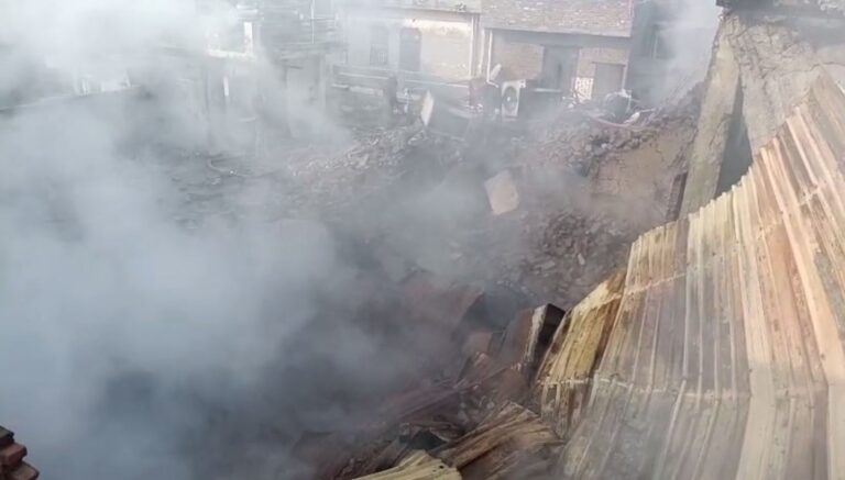 ਲੁਧਿਆਣਾ ’ਚ ਫੈਕਟਰੀ ਨੂੰ ਲੱਗੀ ਭਿਆਨਕ ਅੱਗ/ ਲੱਖਾਂ ਰੁਪਏ ਦਾ ਸਾਮਾਨ ਸੜ ਕੇ ਸੁਆਹ/ ਫਾਇਰ ਬ੍ਰਿਗੇਡ ਨੇ ਪਾਇਆ ਕਾਬੂ