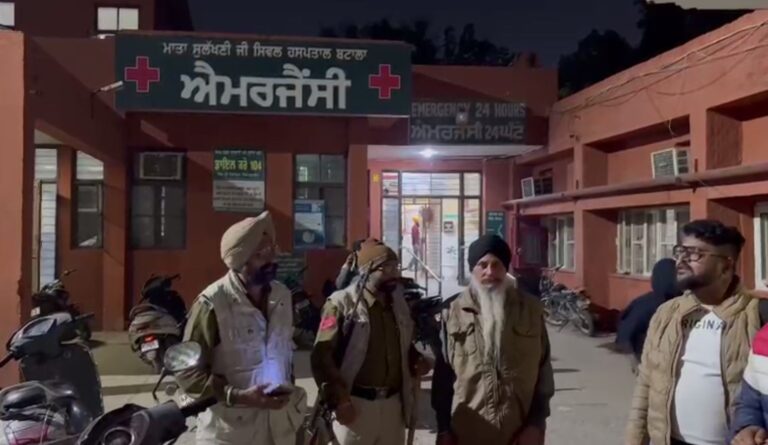 ਬਟਾਲਾ ਦੇ ਪਿੰਡ ਦਿਵਾਨੀਵਾਲਾ ’ਚ ਭਿੱੜੀਆਂ ਦੋ ਧਿਰਾਂ; ਸਰਪੰਚ ਸਮੇਤ 6 ਲੋਕਾਂ ਦੇ ਲੱਗੀਆਂ ਸੱਟਾਂ; ਗਲੀ ’ਚ ਟਰਾਲੀ ਲੰਘਾਉਣ ਨੂੰ ਲੈ ਕੇ ਹੋਈ ਲੜਾਈ