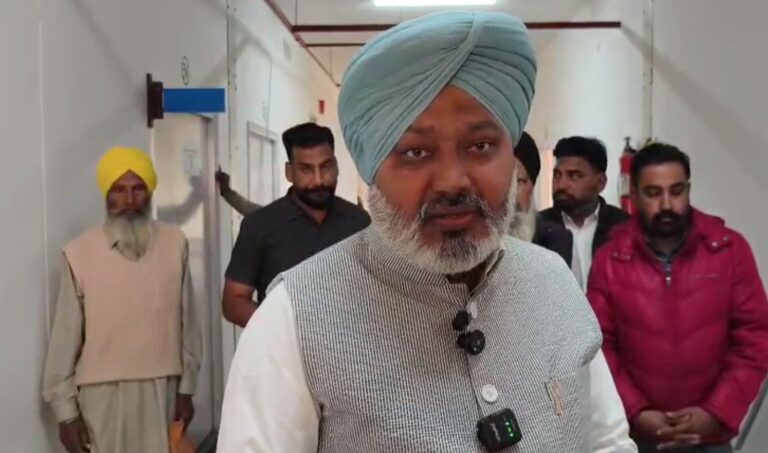 ਦਿੜ੍ਹਬਾ ਤਹਿਸੀਲ ਦਫਤਰ ਮੰਤਰੀ ਹਰਪਾਲ ਚੀਮਾ ਵੱਲੋਂ ਅਚਨਚੇਤ ਕੀਤੀ ਚੈਕਿੰਗ; ਅਫਸਰਾਂ ਦੇ 4 ਵਜੇ ਛੁੱਟੀ ਕਰਨ ਦੀ ਮਿਲੀ ਸੀ ਸ਼ਿਕਾਇਤ