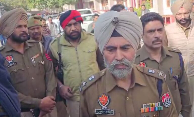 ਅਬੋਹਰ ਅਦਾਲਤ ਦੇ ਅਹਾਤੇ ’ਚ ਗੋਲੀਬਾਰੀ; ਇਕ ਨੌਜਵਾਨ ਦੀ ਮੌਤ, ਕਈ ਜ਼ਖਮੀ; ਪੁਲਿਸ ਨੇ ਗੈਗਵਾਰ ਦੇ ਐਗਲ ਤੋਂ ਜਾਂਚ ਕੀਤੀ ਸ਼ੁਰੂ