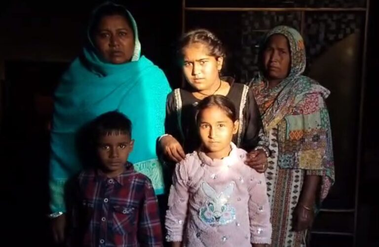 ਜਲਾਲਾਬਾਦ ’ਚ ਵਿਧਵਾ ਦੇ ਘਰ ਨੂੰ ਲੱਗੀ ਅੱਗ; ਘਰ ਅੰਦਰ ਪਿਆ ਸਾਰਾ ਸਾਮਾਨ ਸੜ ਕੇ ਸੁਆਹ; 3 ਬੱਚਿਆਂ ਦੀ ਮਾਂ ਵਿਧਵਾ ਵੱਲੋਂ ਮਦਦ ਲਈ ਗੁਹਾਰ