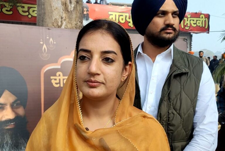 ਫਿਰੋਜ਼ਪੁਰ ’ਚ ਥਾਣੇ ਅੱਗੇ ਸੇਖੋਂ ਪਰਿਵਾਰ ਦਾ ਧਰਨਾ; ਸਿਆਸੀ ਬਦਲਾਖੋਰੀ ਤਹਿਤ ਧੱਕੇ ਦੇ ਇਲਜ਼ਾਮ