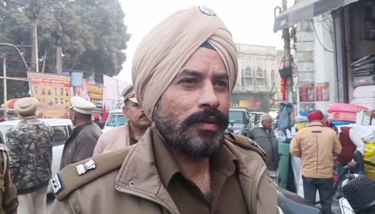 ਜਲੰਧਰ ਪੁਲਿਸ ਦੀ ਨਾਜਾਇਜ਼ ਕਬਜ਼ਿਆਂ ’ਤੇ ਕਾਰਵਾਈ; ਦੁਕਾਨਦਾਰਾਂ ਵੱਲੋਂ ਬਾਹਰ ਰੱਖਿਆ ਸਾਮਾਨ ਜ਼ਬਤ