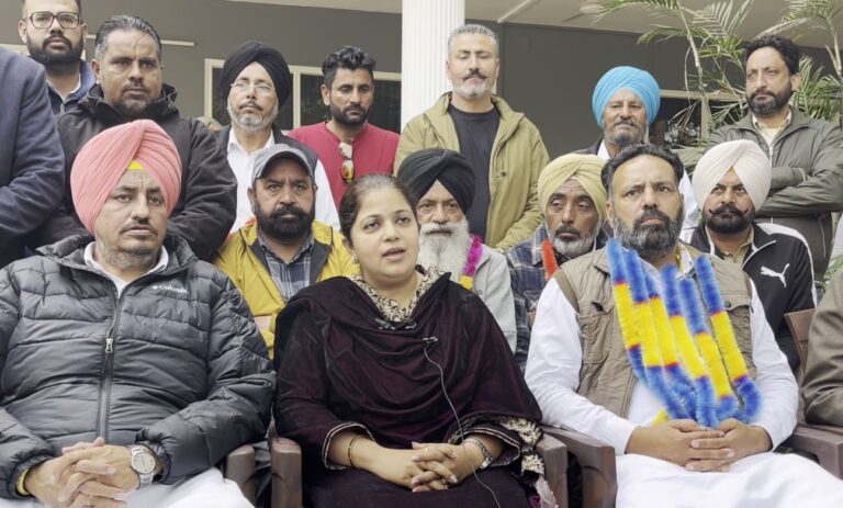 ਮੋਗਾ ਜ਼ਿਲ੍ਹਾ ਪ੍ਰੀਸ਼ਦ ਚੋਣਾਂ ’ਚ ਕਾਂਗਰਸ ਦੀ ਵੱਡੀ ਜਿੱਤ/ ਮਲਵਿਕਾ ਸੂਦ ਦੇ ਘਰ ਮਨਾਏ ਜਸ਼ਨ ਤੇ ਕੀਤੀ ਮੀਟਿੰਗ/ ਮਲਵਿਕਾ ਸੂਦ ਨੇ ਨਤੀਜੇ ਨੂੰ ਦੱਸਿਆ 27 ਦੀ ਸੈਮੀਫਾਇਨਲ