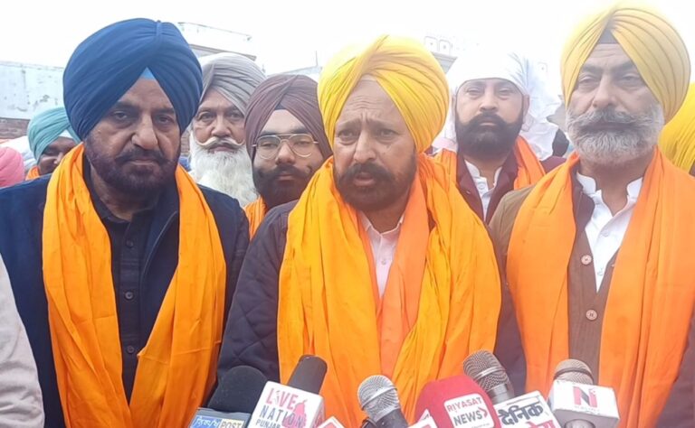 ਸ੍ਰੀ ਫਤਹਿਗੜ੍ਹ ਸਾਹਿਬ ਵਿਖੇ ਨਤਮਸਤਕ ਆਪ ਦੇ ਜੇਤੂ ਉਮੀਦਵਾਰ/ ਗੁਰਦੁਆਰਾ ਸ੍ਰੀ ਜੋਤੀ ਸਰੂਪ ਸਾਹਿਬ ਤਕ ਕੀਤੀ ਪੈਦਲ ਯਾਤਰਾ/  ਵਿਧਾਇਕ ਵੱਲੋਂ ਜੇਤੂਆਂ ਦਾ ਸਨਮਾਨ