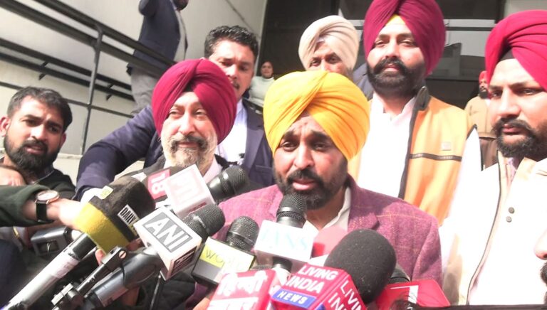 ਮਨਰੇਗਾ ਨੂੰ ਲੈ ਕੇ ਕੇਂਦਰ ’ਤੇ ਵਰ੍ਹੇ ਮੁੱਖ ਮੰਤਰੀ ਮਾਨ/ ਗ਼ਰੀਬਾਂ ਦੇ ਮੂੰਹੋਂ ਰੋਟੀ ਖੋਹਣ ਦੇ ਲਾਏ ਇਲਜ਼ਾਮ/ ਵਿਰੋਧ ’ਚ ਵਿਸ਼ੇਸ਼ ਸੈਸ਼ਨ ਬੁਲਾਉਣ ਦਾ ਐਲਾਨ