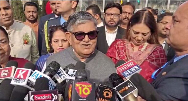 ਚੰਡੀਗੜ੍ਹ ’ਚ 38ਵਾਂ ਗੁਲਦਾਉਦੀ ਸ਼ੋਅ ਸ਼ੁਰੂ/ ਪ੍ਰਸ਼ਾਸਨ ਗੁਲਾਬ ਚੰਦ ਕਟਾਰੀਆ ਵੱਲੋਂ ਉਦਘਾਟਨ/ ਟੈਰੇਸਡ ਗਾਰਡ ’ਚ ਤਿੰਨ ਦਿਨ ਚੱਲੇਗਾ ਸ਼ੋਅ