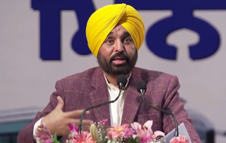 ਮੁੱਖ ਮੰਤਰੀ ਮਾਨ ਦਾ ਮਿੰਨੀ ਬੱਸ ਆਪਰੇਟਰਾਂ ਨੂੰ ਤੋਹਫਾ/ 505 ਮਿੰਨੀ ਬੱਸ ਆਪਰੇਟਰਾਂ ਨੂੰ ਵੰਡੇ ਗਏ ਪਰਮਿਟ/ ਚੰਡੀਗੜ੍ਹ ਵਿਖੇ ਸਮਾਗਮ ਦੌਰਾਨ ਕੀਤੀ ਵੰਡ