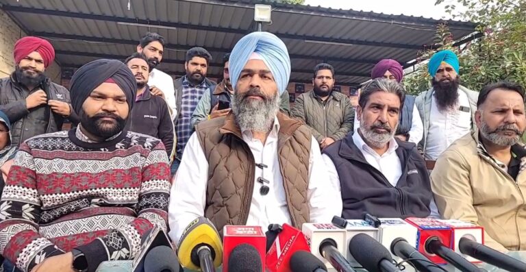 ਫਰੀਦਕੋਟ ਦੇ ਜੇਤੂਆਂ ਨੂੰ ਮਿਲੇ ਅਕਾਲੀ ਆਗੂ ਬੰਟੀ ਰੋਮਾਣਾ/ ਜੇਤੂ ਉਮੀਦਵਾਰਾਂ ਸਮੇਤ ਵੋਟਰਾਂ ਦਾ ਕੀਤਾ ਧੰਨਵਾਦ