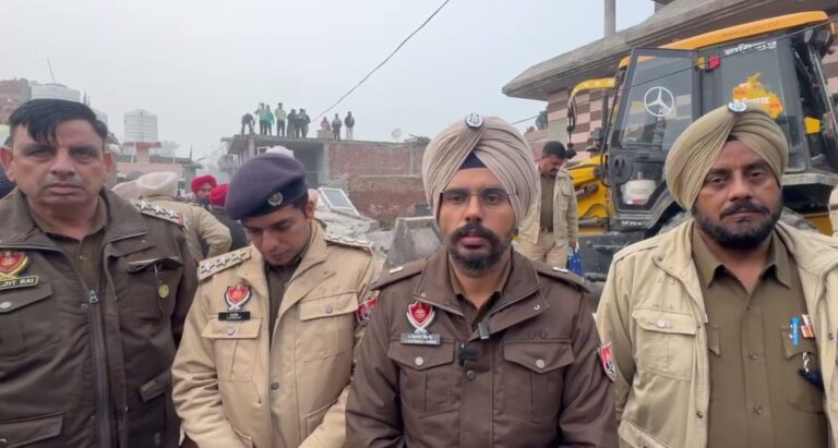 ਤਰਨ ਤਾਰਨ ਪੁਲਿਸ ਦਾ ਨਸ਼ਿਆਂ ਖਿਲਾਫ਼ ਐਕਸ਼ਨ/ ਨਸ਼ਾ ਤਸਕਰਾਂ ਦੇ ਢਾਹੇ ਘਰ