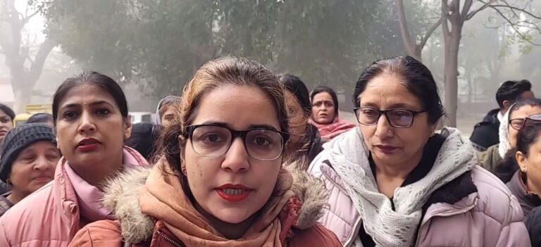 ਫਰੀਦਕੋਟ ’ਚ ਪ੍ਰਿੰਸੀਪਲ ਖਿਲਾਫ਼ ਅਧਿਆਪਕਾਂ ਦਾ ਪ੍ਰਦਰਸ਼ਨ/ ਸਕੂਲ ਆਫ ਐਮੀਨੈਂਸ ਦੇ ਪ੍ਰਿੰਸੀਪਲ ਖਿਲਾਫ਼ ਖੋਲ੍ਹਿਆ ਮੋਰਚਾ