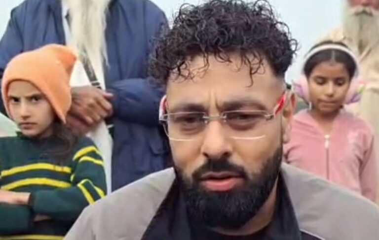 ਅਜਨਾਲਾ ਦੇ ਪਿੰਡ ਪੈੜੇਵਾਲ ਪਹੁੰਚੇ ਮਸ਼ਹੂਰ ਰੈਪਰ ਬਾਦਸ਼ਾਹ/ ਹੜ੍ਹ ਪੀੜਤ ਪਰਿਵਾਰ ਨੂੰ ਬਣਵਾ ਕੇ ਦਿੱਤਾ ਨਵਾਂ ਘਰ