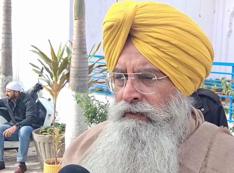 ਸ੍ਰੀ ਫਤਹਿਗੜ੍ਹ ਸਾਹਿਬ ਵਿਖੇ ਨਤਮਸਤਕ ਹੋਏ ਮੰਤਰੀ ਖੁੱਡੀਆਂ/ ਪਰਿਵਾਰ ਸਮੇਤ ਮੱਥਾ ਟੇਕਿਆ, ਸ਼ਹੀਦਾਂ ਨੂੰ ਭੇਂਟ ਕੀਤੀ ਸ਼ਰਧਾਂਜਲੀ