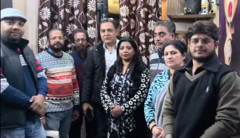 ਅੰਮ੍ਰਿਤਸਰ ’ਚ ਸੈਲੂਨ ਅੰਦਰ ਦਿਨ-ਦਿਹਾੜੇ ਲੁੱਟ/ ਸੈਲੂਨ ਅੰਦਰ ਦਾਖਲ ਹੋ ਕੇ ਚੈਨੀ ਖੋਹ ਕੇ ਫਰਾਰ/ ਪੀੜਤਾ ਨੇ ਮੰਗਿਆ ਇਨਸਾਫ਼