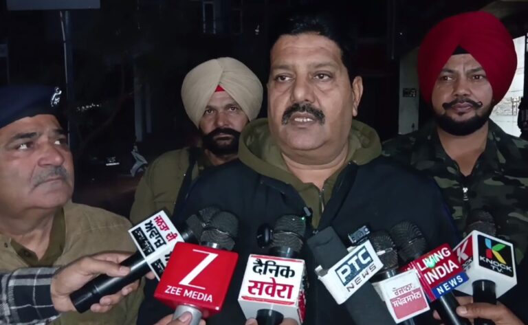 ਗੁਰਦਾਸਪੁਰ ’ਚ ਇਮੀਗ੍ਰੇਸ਼ਨ ਸੈਂਟਰ ਦੇ ਬਾਹਰ ਫਾਇਰਿੰਗ/ ਸੈਂਟਰ ’ਤੇ ਗੋਲੀਆਂ ਚਲਾ ਕੇ ਅਣਪਛਾਤੇ ਫਰਾਰ/ ਪੁਲਿਸ ਨੇ ਖੋਲ ਬਰਾਮਦ ਕਰ ਕੇ ਜਾਂਚ ਆਰੰਭੀ