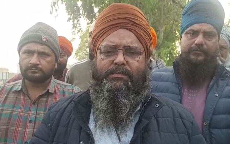 ਪਟਿਆਲਾ ’ਚ ਲੰਗਰ ਦੌਰਾਨ ਤਕਰਾਰ ਦਾ ਮੁੱਦਾ ਗਰਮਾਇਆ/ ਪੁਲਿਸ ਅਧਿਕਾਰੀ ’ਤੇ ਲੱਗੇ ਗ਼ਲਤ ਸ਼ਬਦਾਵਲੀ ਦੇ ਇਲਜ਼ਾਮ/  ਮੁਆਫੀ ਨਾ ਮੰਗਣ ’ਤੇ ਸੜਕ ਜਾਮ ਕਰਨ ਦੀ ਚਿਤਾਵਨੀ