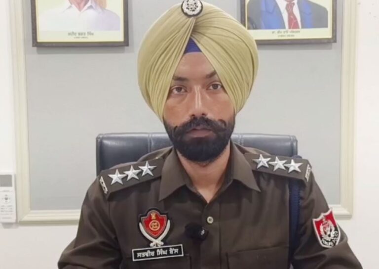 ਬਰਨਾਲਾ ਪੁਲਿਸ ਨੇ ਸੁਲਝਾਇਆ ਖੋਹ ਦਾ ਮਾਮਲਾ/ ਬਜ਼ੁਰਗ ਦੀ ਵਾਲੀ ਖੋਹਣ ਵਾਲੇ ਮੁਲਜ਼ਮ ਗ੍ਰਿਫ਼ਤਾਰ/ ਖੋਹ ਕੀਤੀਆਂ ਵਾਲੀਆਂ ਤੇ ਮੋਟਰ ਸਾਈਕਲ ਬਰਾਮਦ