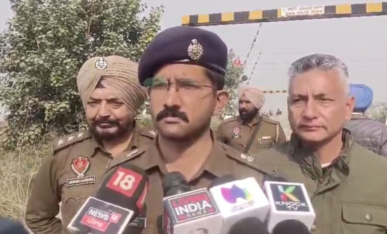 ਗੁਰਦਾਸਪੁਰ ਪੁਲਿਸ ਨੇ ਰੇਲ ਟਰੇਕਾਂ ’ਤੇ ਵਧਾਈ ਚੌਕਸੀ; ਕਿਸਾਨਾਂ ਵੱਲੋਂ ਰੇਲਵੇ ਟਰੈਕ ਰੋਕਣ ਦਾ ਕੀਤਾ ਗਿਐ ਐਲਾਨ; ਅਧਿਕਾਰੀ ਬੋਲੇ, ਕੋਈ ਵੀ ਟਰੈਕ ਨਹੀਂ ਹੋਵੇਗਾ ਬੰਦ