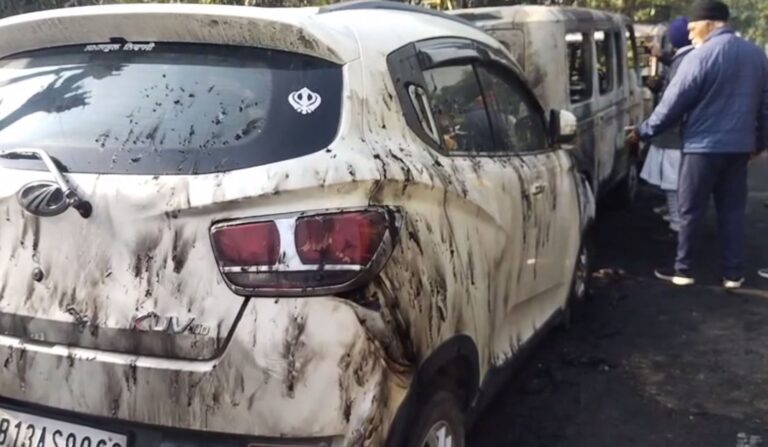 ਫਗਵਾੜਾ ’ਚ ਘਰ ਦੇ ਬਾਹਰ ਖੜ੍ਹੀਆਂ ਕਾਰਾਂ ਨੂੰ ਅੱਗ; ਸ਼ਰਾਰਤੀ ਅਨਸਰ ’ਤੇ ਸ਼ੱਕ, ਪੁਲਿਸ ਕਰ ਰਹੀ ਜਾਂਚ