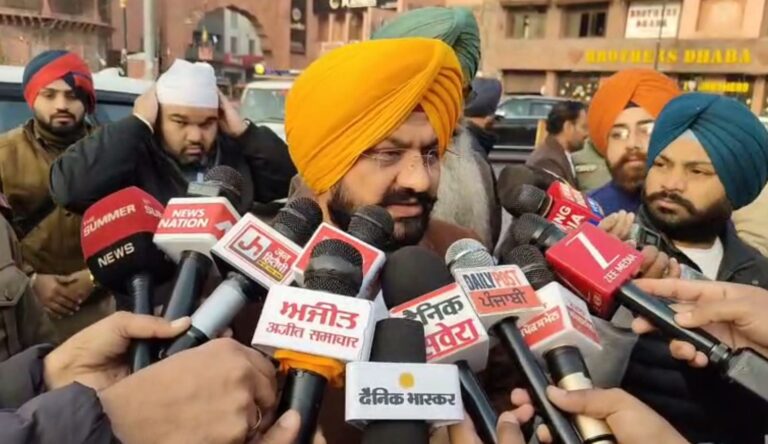 ਸ੍ਰੀ ਅਕਾਲ ਤਖਤ ਸਾਹਿਬ ਵਿਖੇ ਪੇਸ਼ ਹੋਏ ਮੰਤਰੀ ਸੌਦ/ ਆਪਣੇ ਤੇ ਵਿਭਾਗ ਵੱਲੋਂ ਦਿੱਤਾ ਸਪੱਸ਼ਟੀਕਰਨ