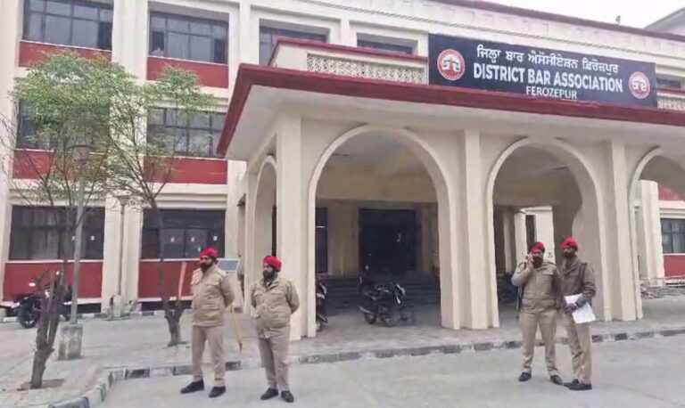 ਫ਼ਿਰੋਜ਼ਪੁਰ ਅਦਾਲਤੀ ਕੰਪਲੈਕਸ ਨੂੰ ਉਡਾਉਣ ਦੀ ਧਮਕੀ/ ਪੁਲਿਸ ਨੇ ਖਾਲੀ ਕਰਵਾਇਆ ਕੰਪਲੈਕਸ
