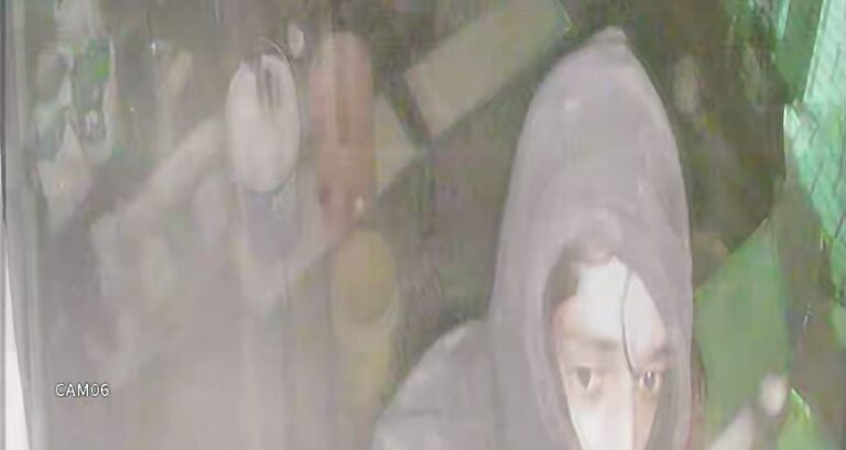 ਮੌੜ ਮੰਡੀ ਇਲਾਕੇ ਅੰਦਰ ਚੋਰਾਂ ਦੁਕਾਨਾਂ ’ਤੇ ਧਾਵਾਂ/ ਇਕੋ ਰਾਤ ਤਿੰਨ ਦੁਨਾਨਾਂ ਦੇ ਤੋੜੇ ਤਾਲੇ, ਚੌਥੀ ਦਾ ਬਚਾਅ/ ਲੱਖਾਂ ਰੁਪਏ ਕੀਮਤ ਦਾ ਸਾਮਾਨ ਤੇ ਨਕਦੀ ਲੈ ਕੇ ਫਰਾਰ