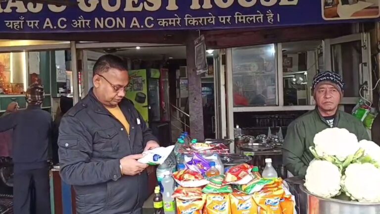 ਜਲੰਧਰ ਸਿਹਤ ਵਿਭਾਗ ਦਾ ਮਸ਼ਹੂਰ ਢਾਬੇ ’ਤੇ ਛਾਪਾ/ ਰਾਜੂ ਢਾਬੇ ’ਚੋਂ ਇਕੱਠਾ ਕੀਤੇ ਸਾਮਾਨ ਦੇ ਨਮੂਨੇ