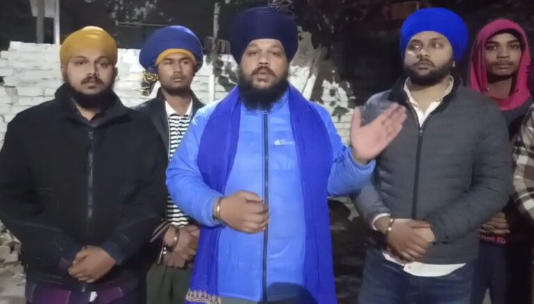 ਅੰਮ੍ਰਿਤਸਰ ’ਚ ਨਿਹੰਗ ਸਿੰਘਾਂ ਵਿਚਾਲੇ ਝਗੜਾ/ ਵੀਡੀਓ ਵਾਇਰਲ ਕਰ ਕੇ ਲਾਏ ਗੰਭੀਰ ਇਲਜ਼ਾਮ/ ਪੁਲਿਸ ਕਰ ਰਹੀ ਜਾਂਚ