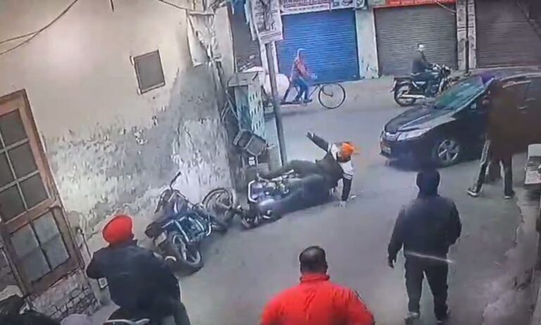 ਅੰਮ੍ਰਿਤਸਰ ’ਚ ਸੁਨਿਆਰੇ ਨਾਲ ਲੁੱਟ/ ਹਮਲਾ ਕਰ ਕੇ ਲੁੱਟਿਆ 425 ਗਰਾਮ ਸੋਨਾ